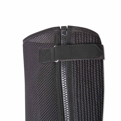 ふくらはぎ側は伸縮しやすい蛇腹状でぴったりフィットし、脱ぎ履きも簡単です。