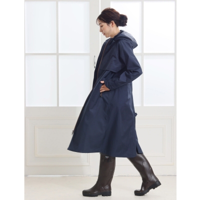 タフでハイスペック。それでいて洗練された高機能レインコート。